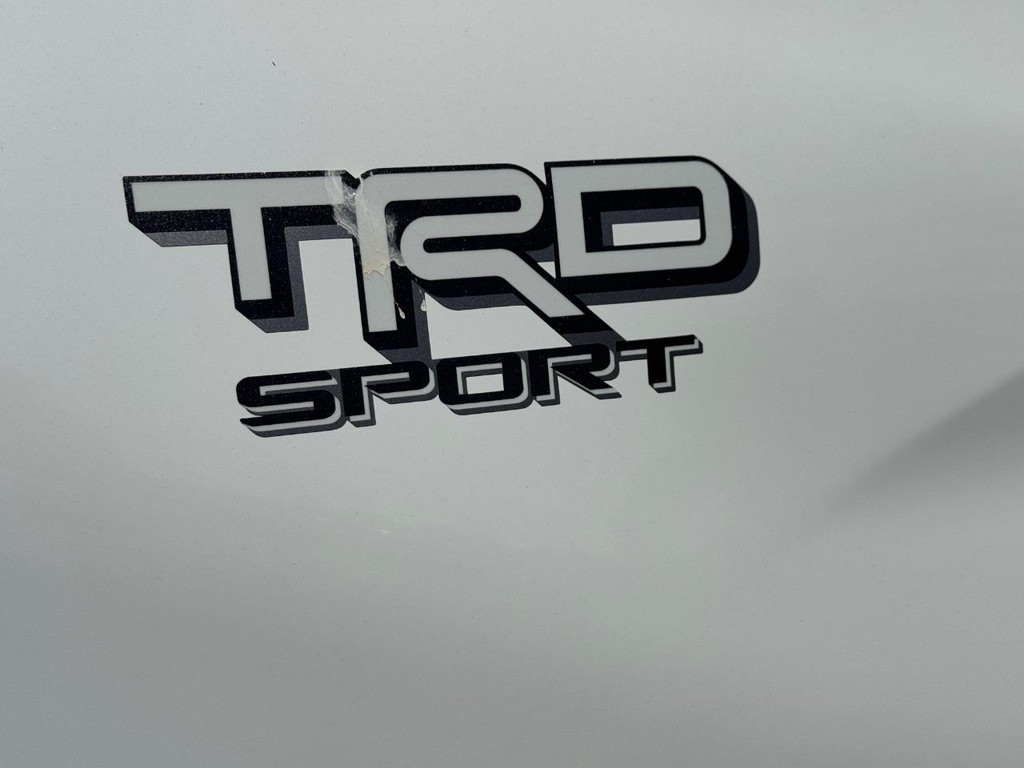 Toyota Tacoma 4WD Vehicle Image 5