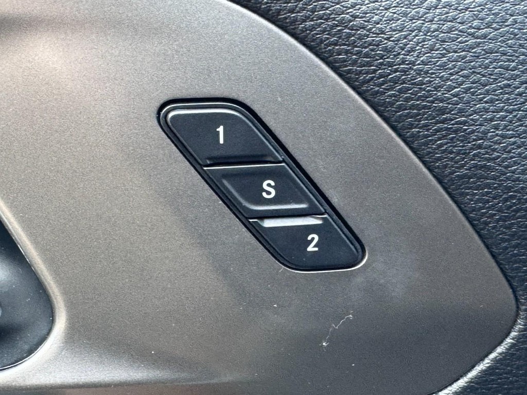 Chrysler Pacifica Vehicle Image 18