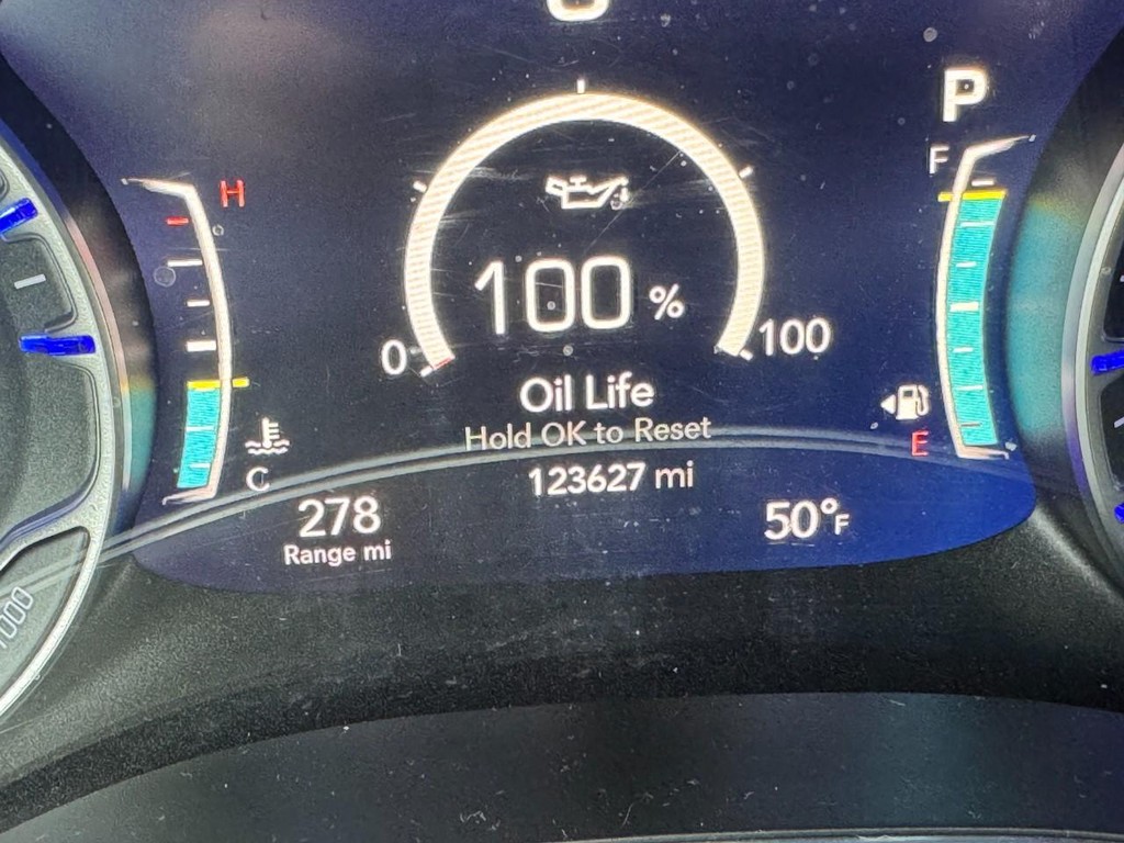 Chrysler Pacifica Vehicle Image 23