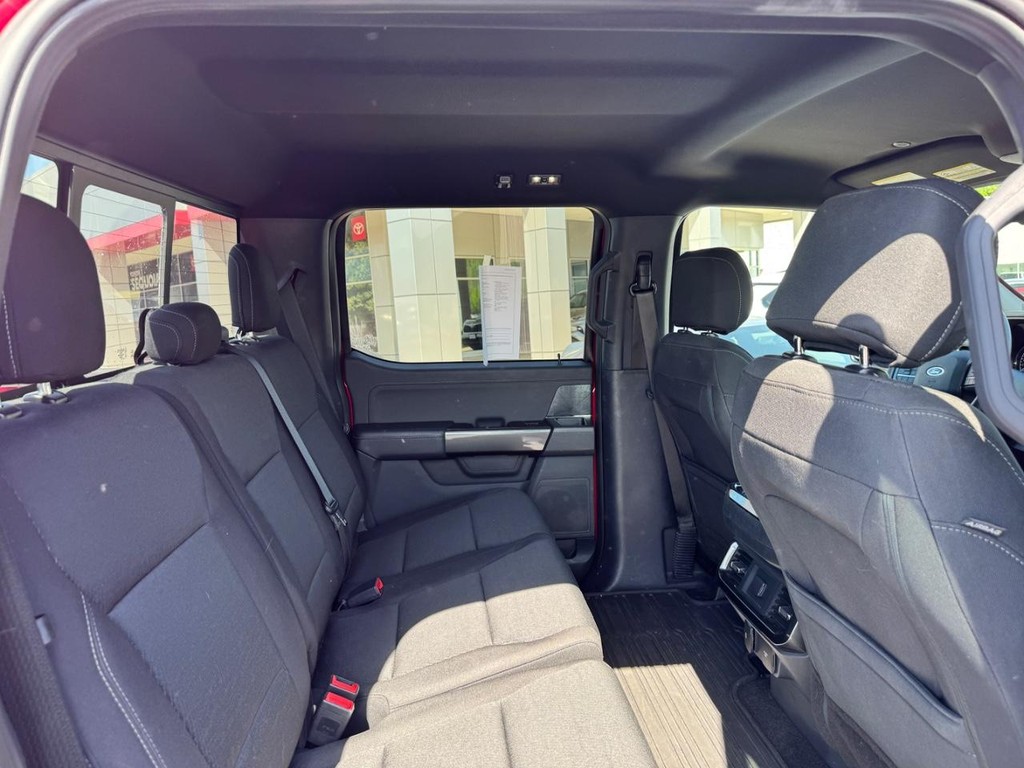 Ford F-150 Vehicle Full-screen Gallery Image 11