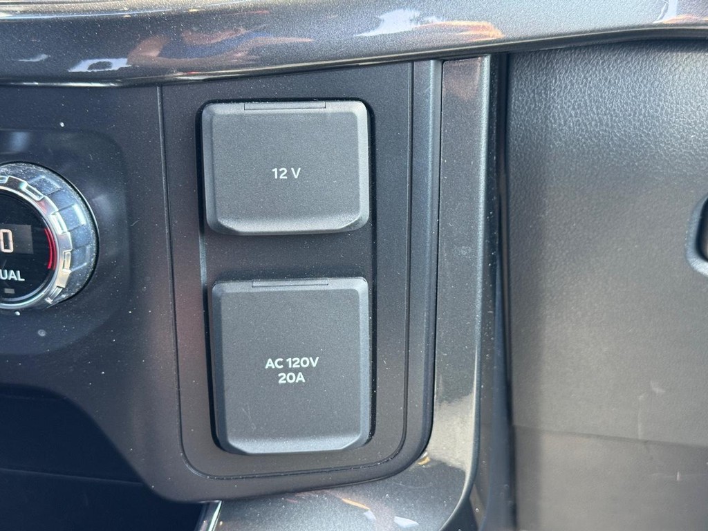 Ford F-150 Vehicle Full-screen Gallery Image 18