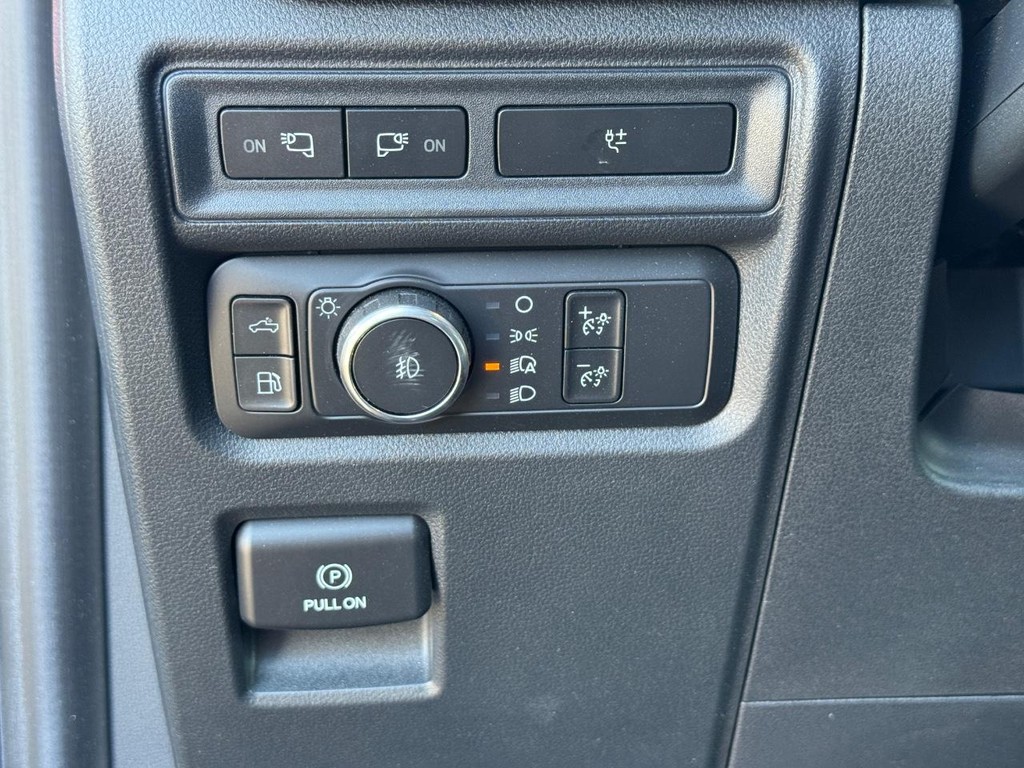 Ford F-150 Vehicle Full-screen Gallery Image 23