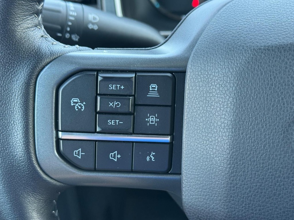 Ford F-150 Vehicle Full-screen Gallery Image 24