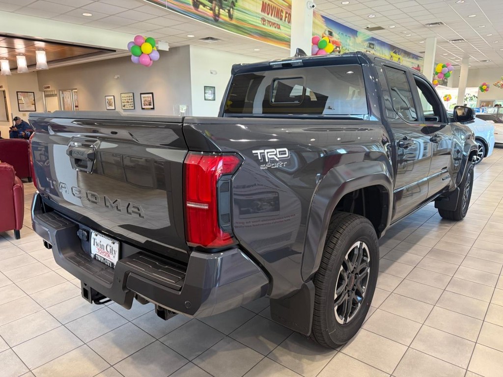 Toyota Tacoma 4WD Vehicle Image 2