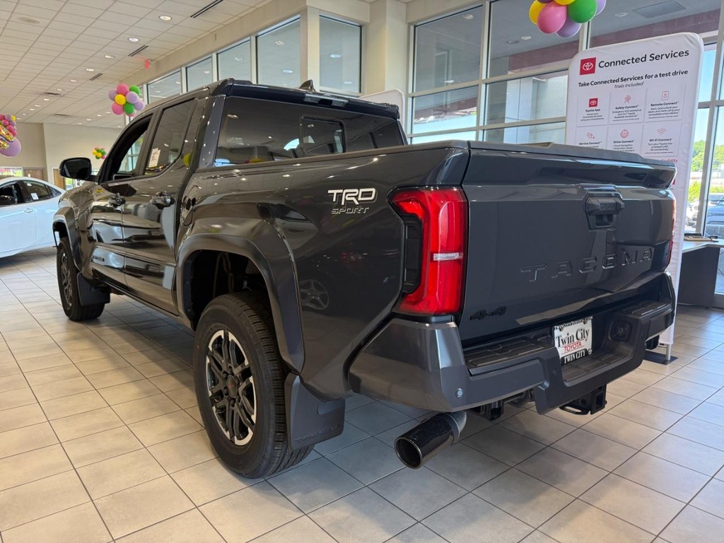 Toyota Tacoma 4WD Vehicle Image 3