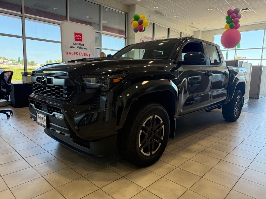 Toyota Tacoma 4WD Vehicle Image 4