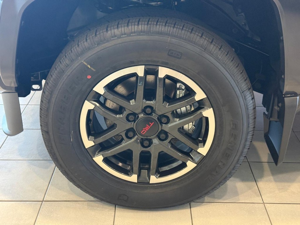 Toyota Tacoma 4WD Vehicle Image 5