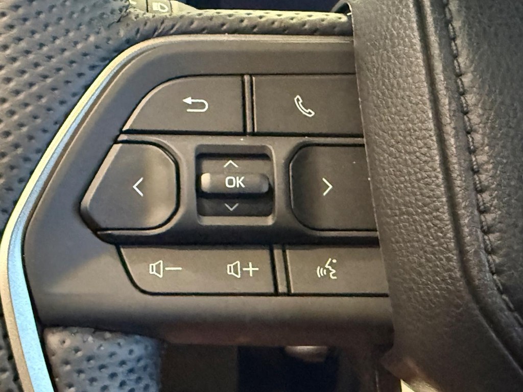 Toyota Tacoma 4WD Vehicle Image 10