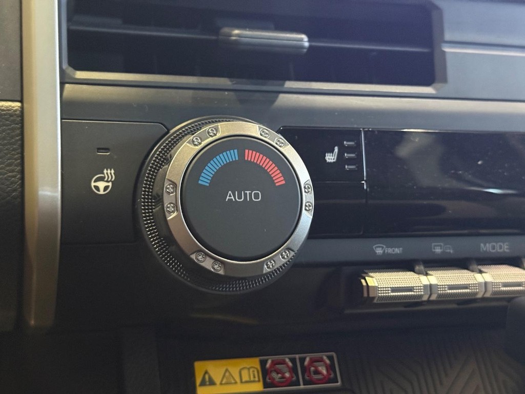 Toyota Tacoma 4WD Vehicle Image 15