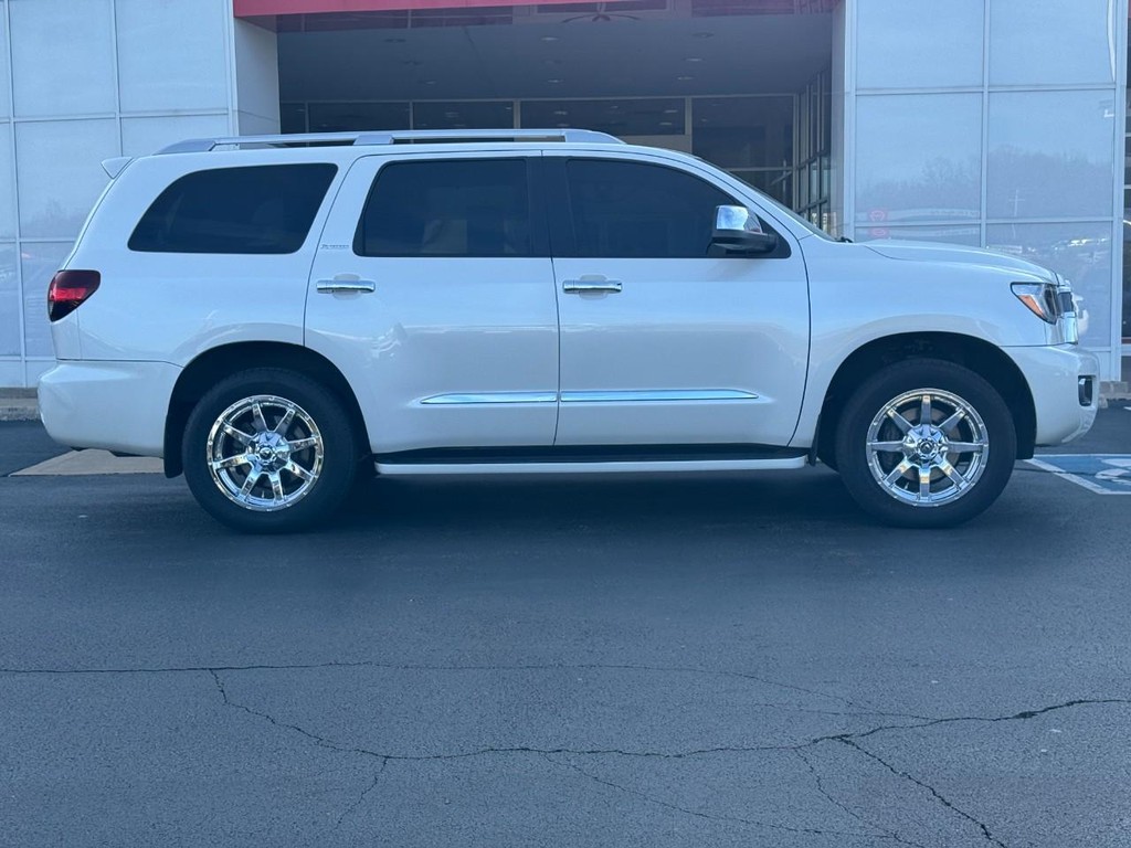 Toyota Sequoia Vehicle Image 2