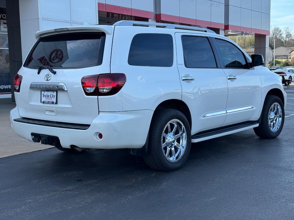 Toyota Sequoia Vehicle Image 3