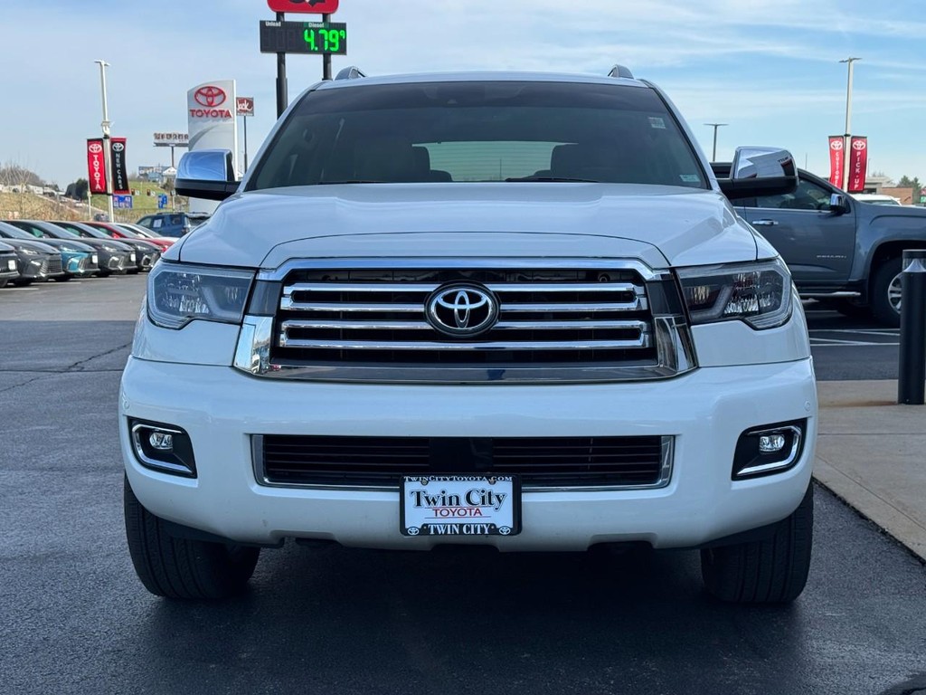 Toyota Sequoia Vehicle Image 9