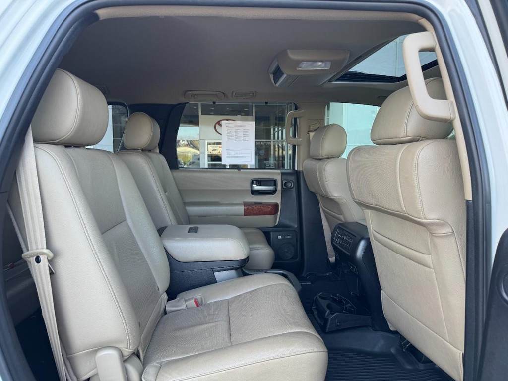 Toyota Sequoia Vehicle Image 12