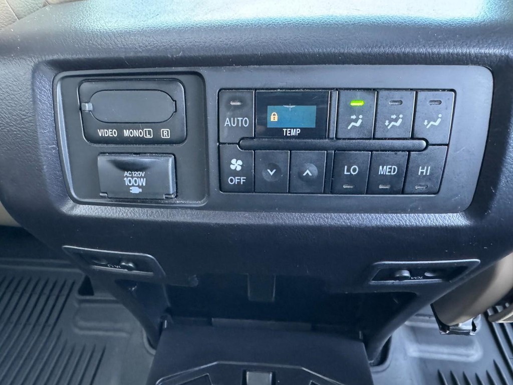 Toyota Sequoia Vehicle Image 13