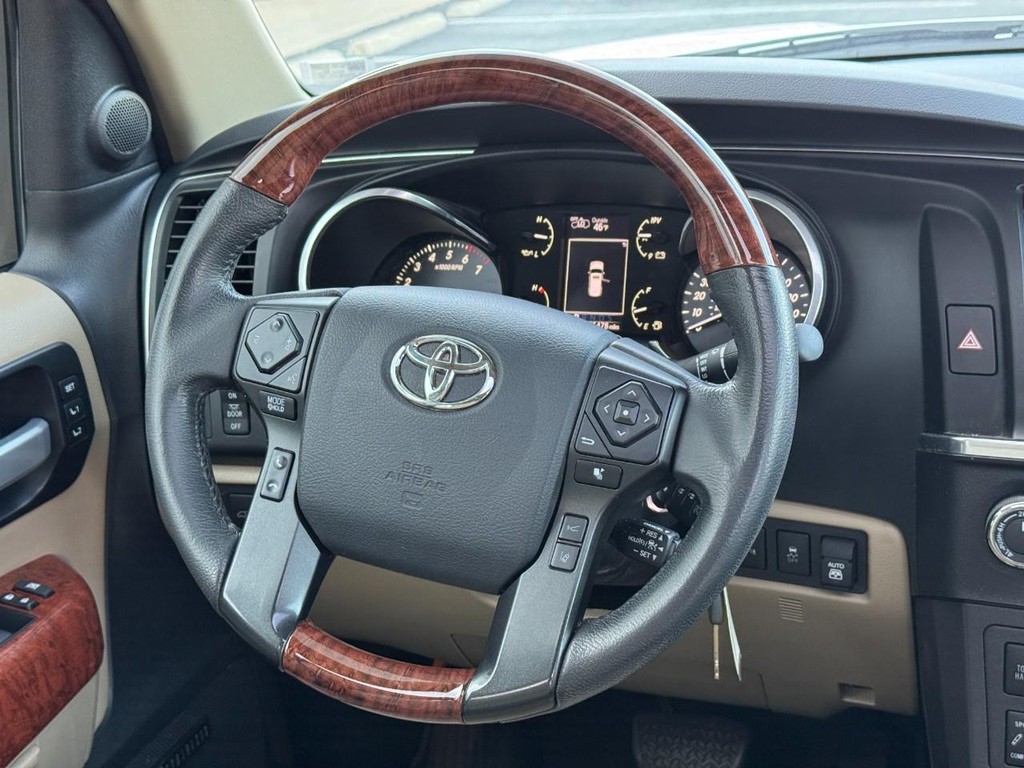 Toyota Sequoia Vehicle Image 15