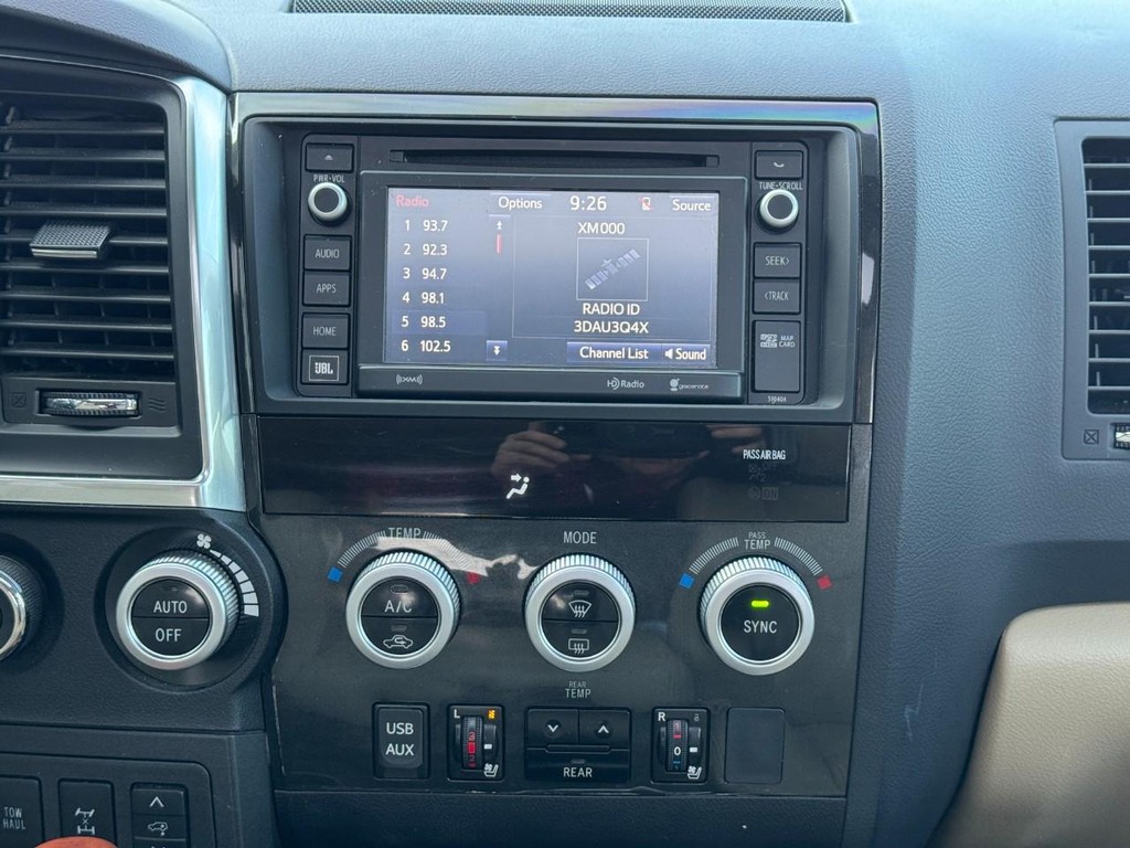 Toyota Sequoia Vehicle Image 16