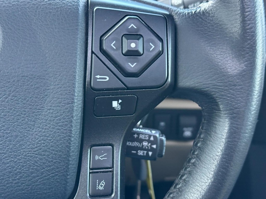 Toyota Sequoia Vehicle Image 21