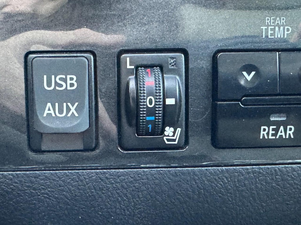 Toyota Sequoia Vehicle Image 24