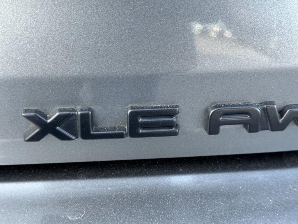 Toyota Highlander Vehicle Image 4