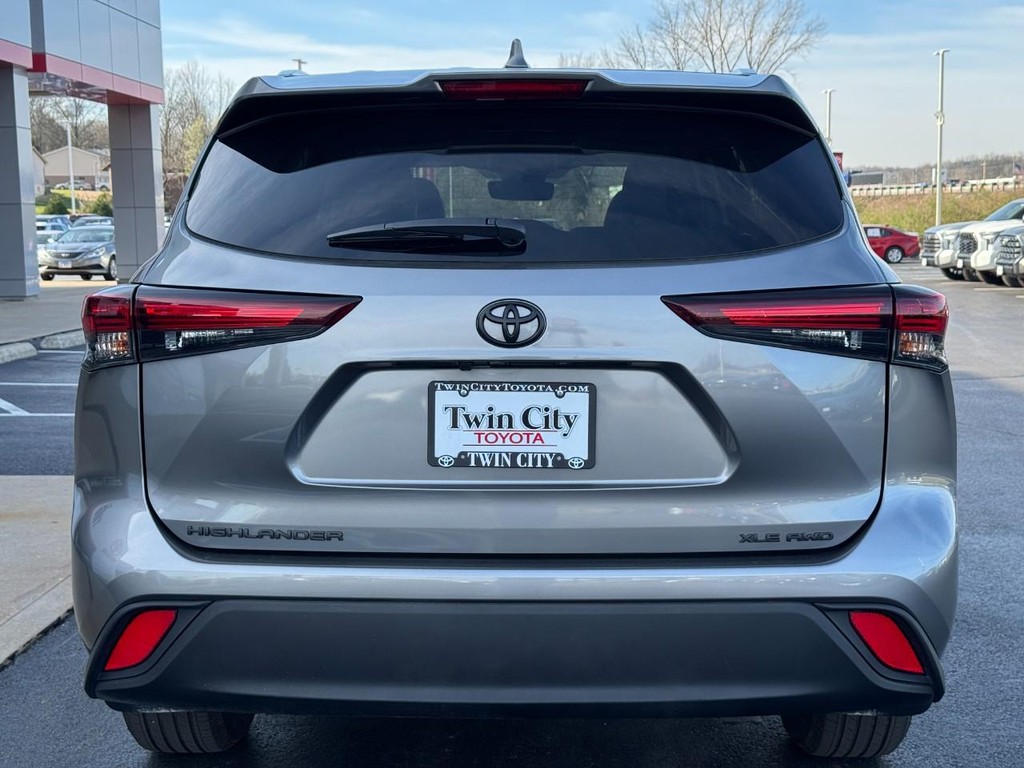 Toyota Highlander Vehicle Image 6