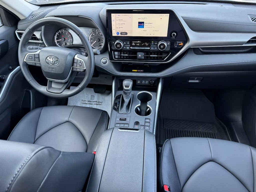 Toyota Highlander Vehicle Image 12