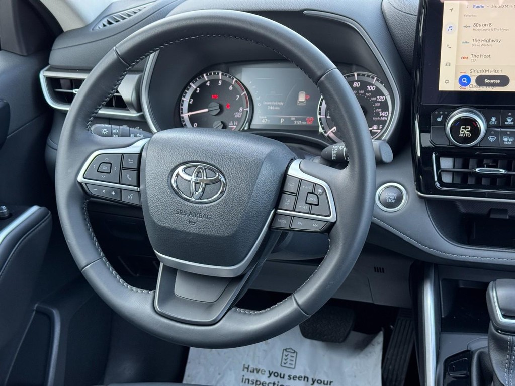 Toyota Highlander Vehicle Image 13