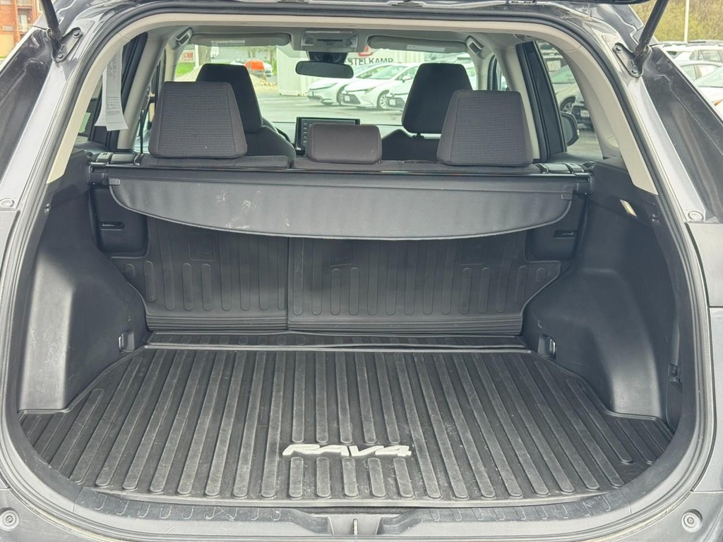 Toyota RAV4 Vehicle Image 5