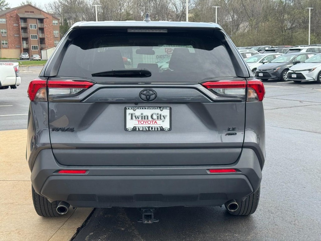 Toyota RAV4 Vehicle Image 6