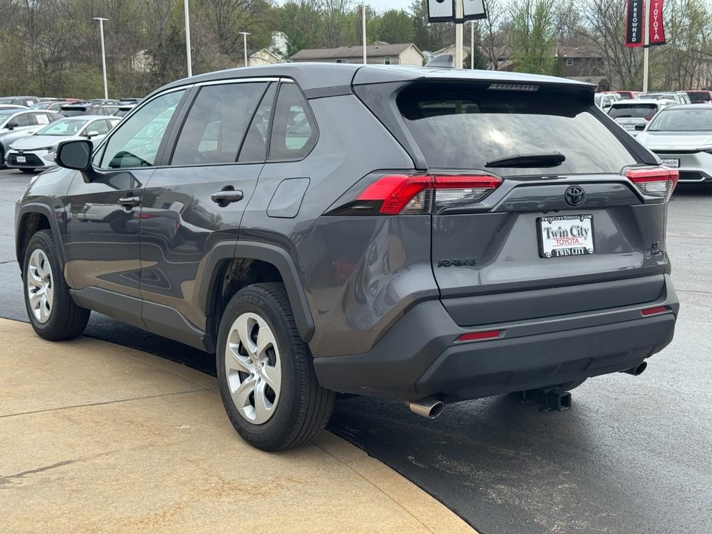 Toyota RAV4 Vehicle Image 7