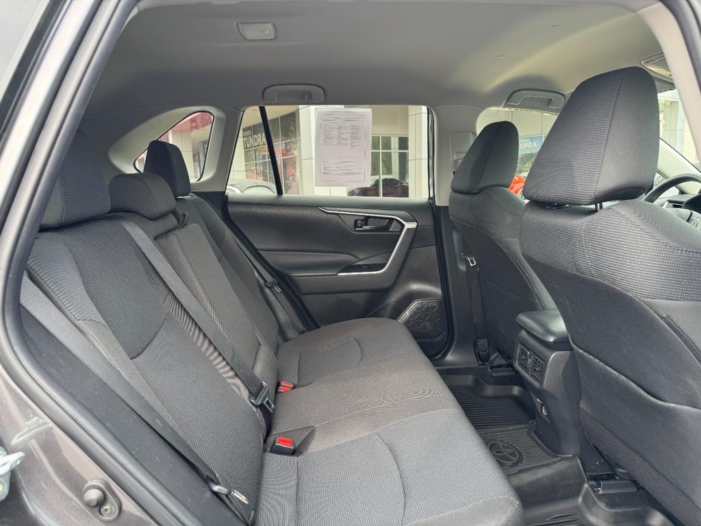 Toyota RAV4 Vehicle Image 11