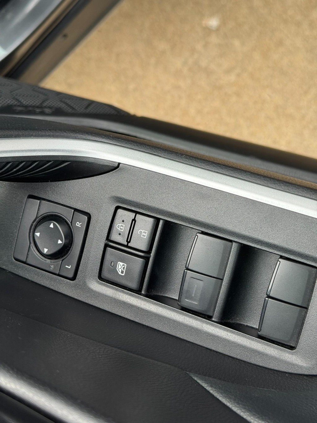 Toyota RAV4 Vehicle Image 15