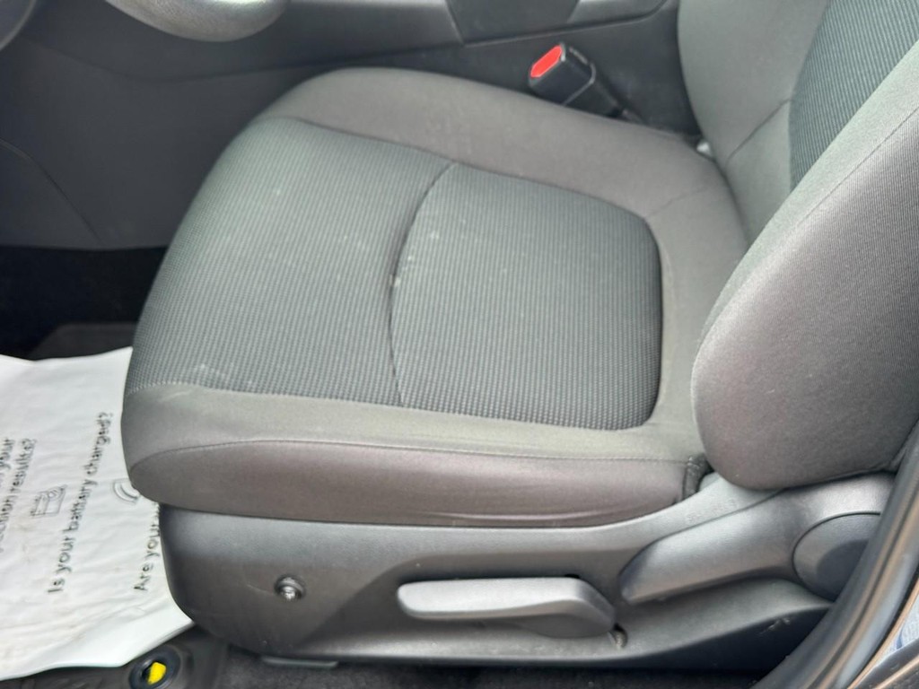 Toyota RAV4 Vehicle Image 16