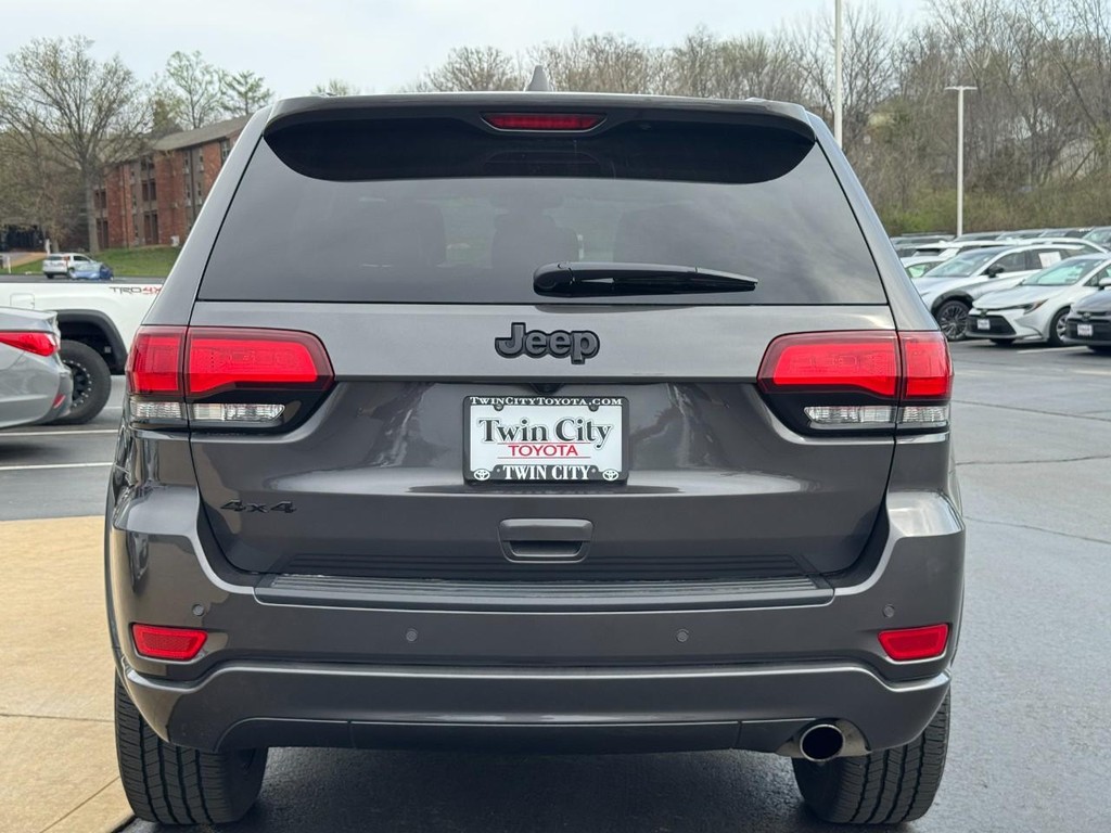 Jeep Grand Cherokee Vehicle Image 5