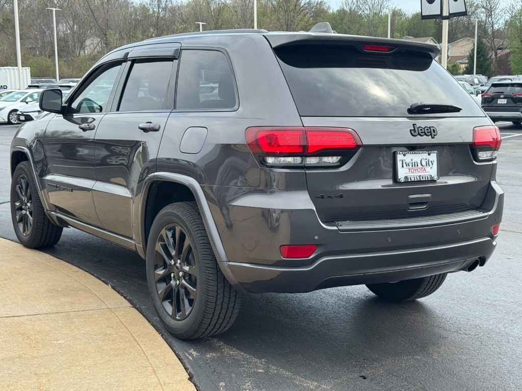 Jeep Grand Cherokee Vehicle Image 6
