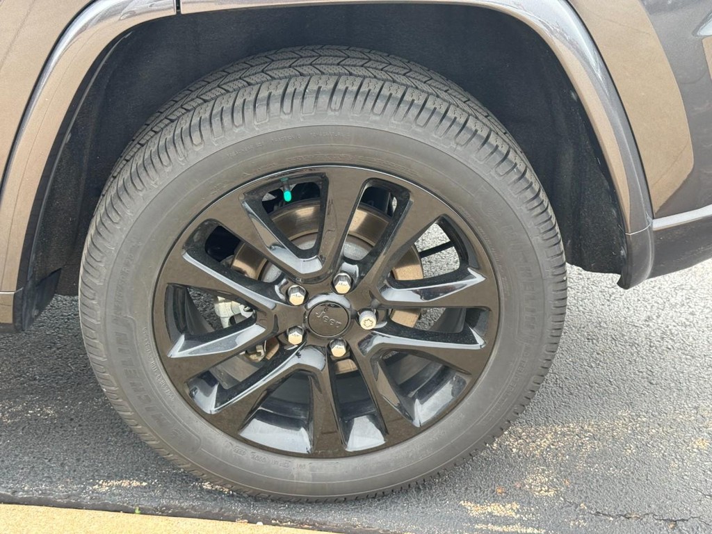 Jeep Grand Cherokee Vehicle Image 7