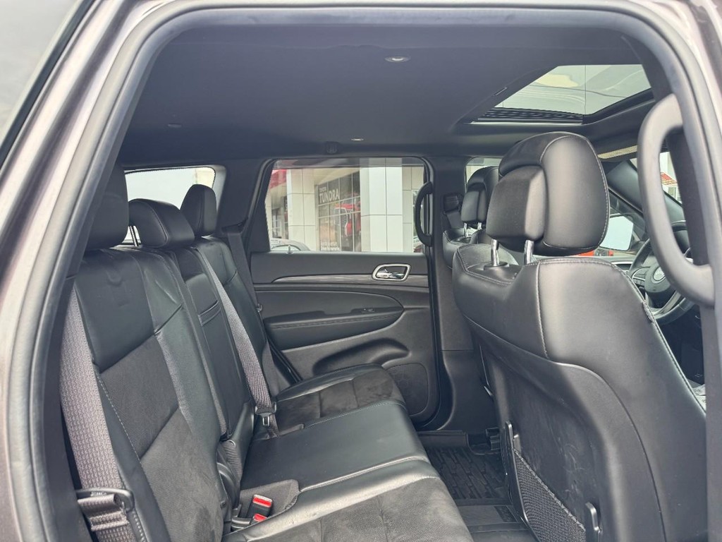 Jeep Grand Cherokee Vehicle Image 10