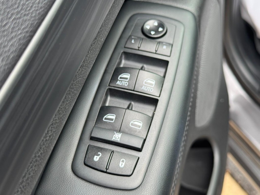 Jeep Grand Cherokee Vehicle Image 14