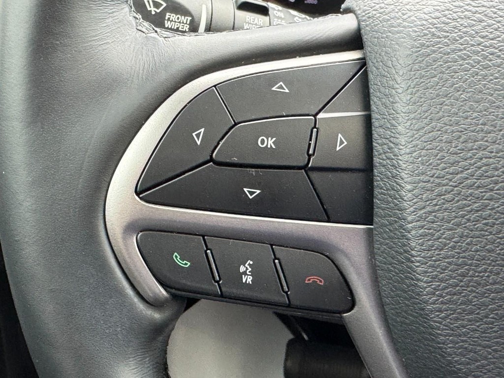 Jeep Grand Cherokee Vehicle Image 16