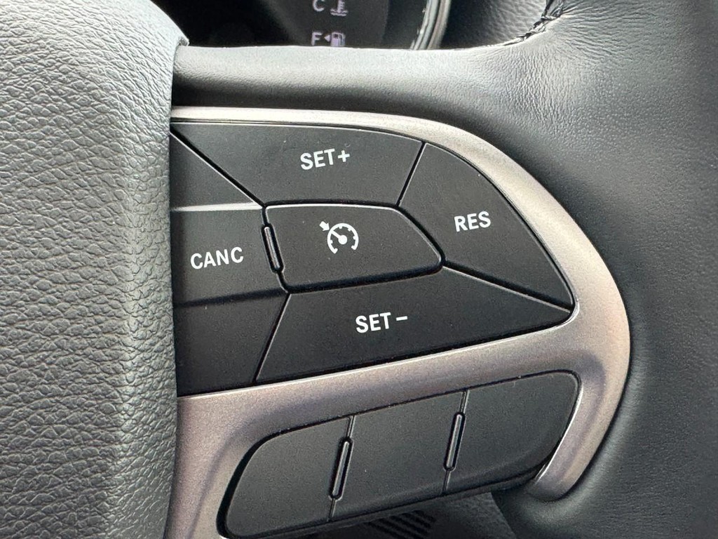 Jeep Grand Cherokee Vehicle Image 17