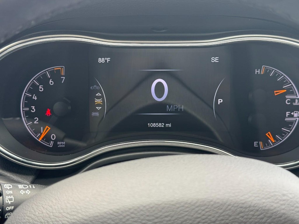 Jeep Grand Cherokee Vehicle Image 18