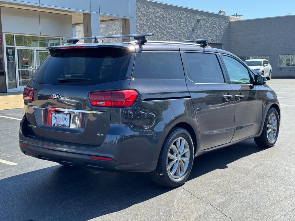 Kia Sedona Vehicle Image 3