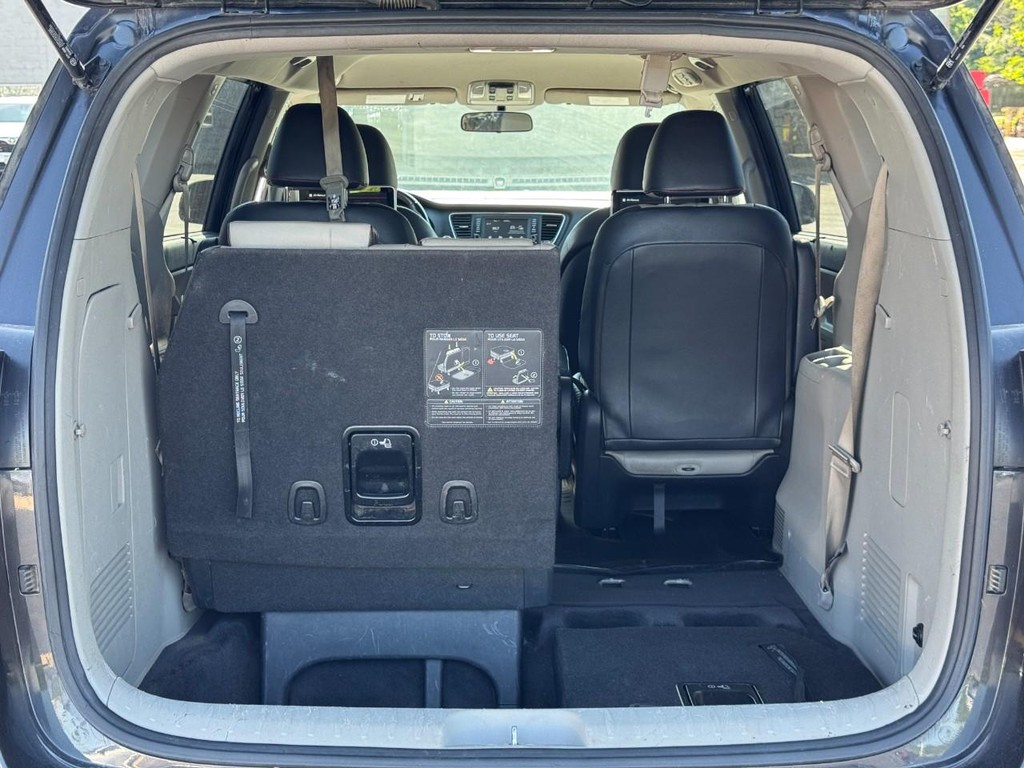 Kia Sedona Vehicle Image 4