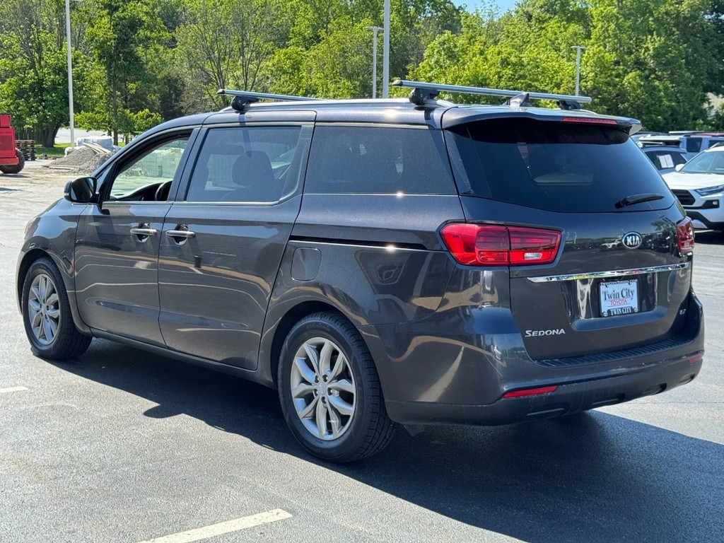 Kia Sedona Vehicle Image 6