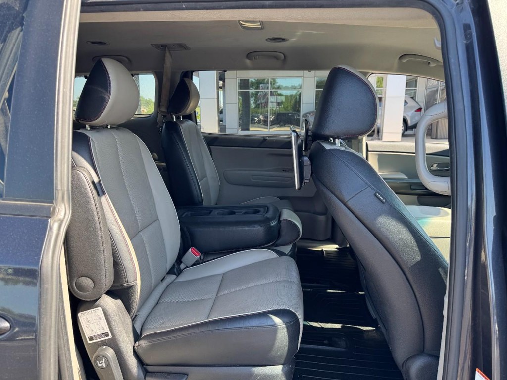 Kia Sedona Vehicle Image 10