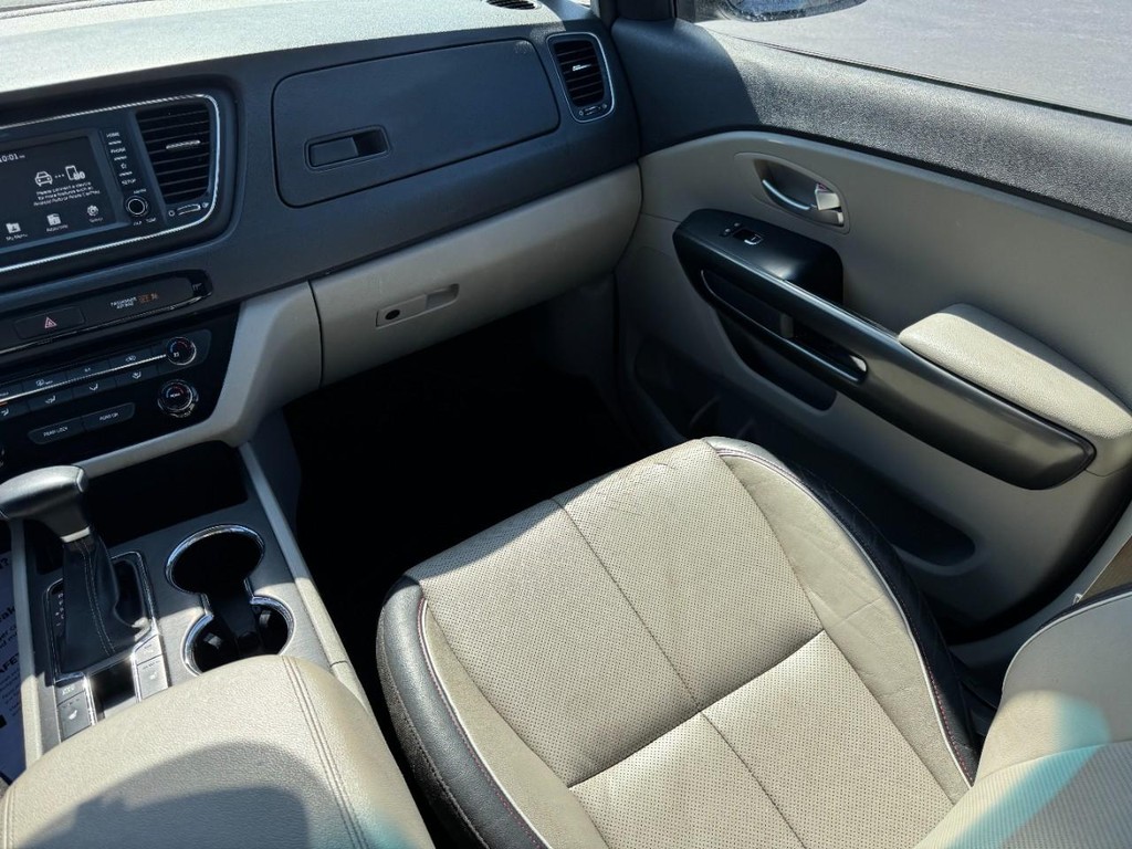 Kia Sedona Vehicle Image 15