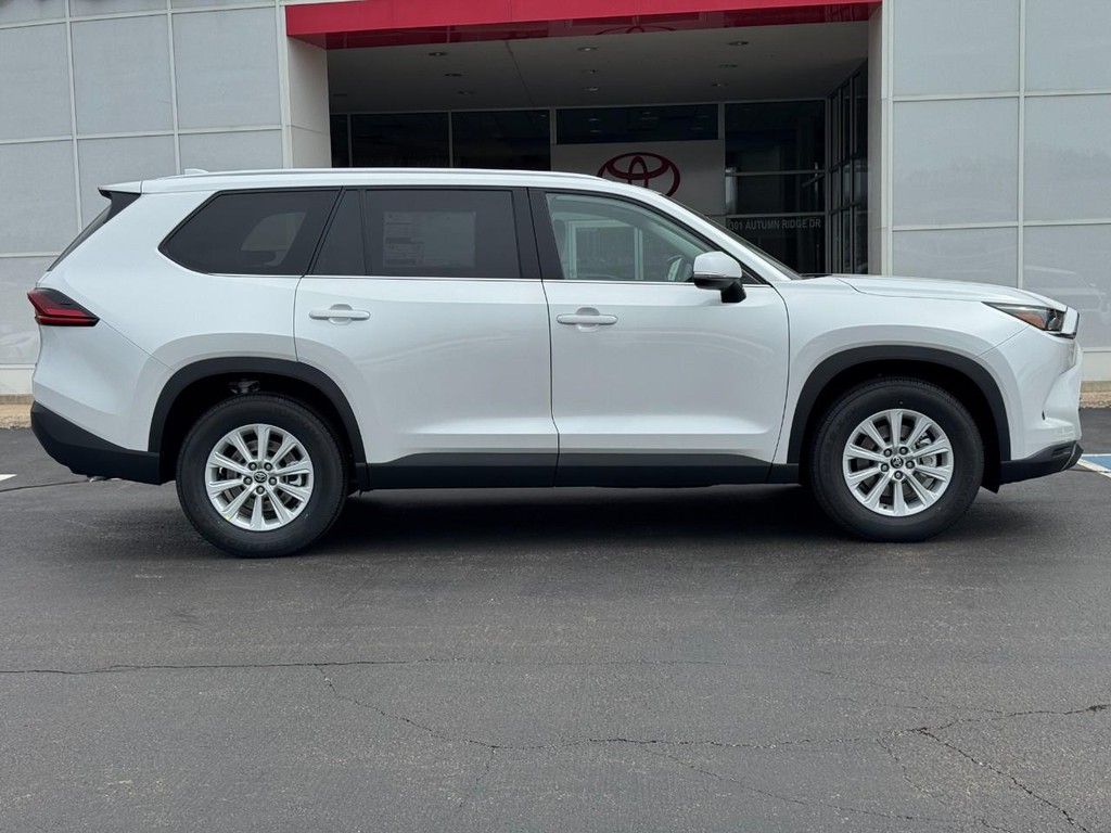 Toyota Grand Highlander Vehicle Image 2