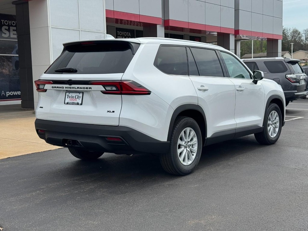 Toyota Grand Highlander Vehicle Image 3