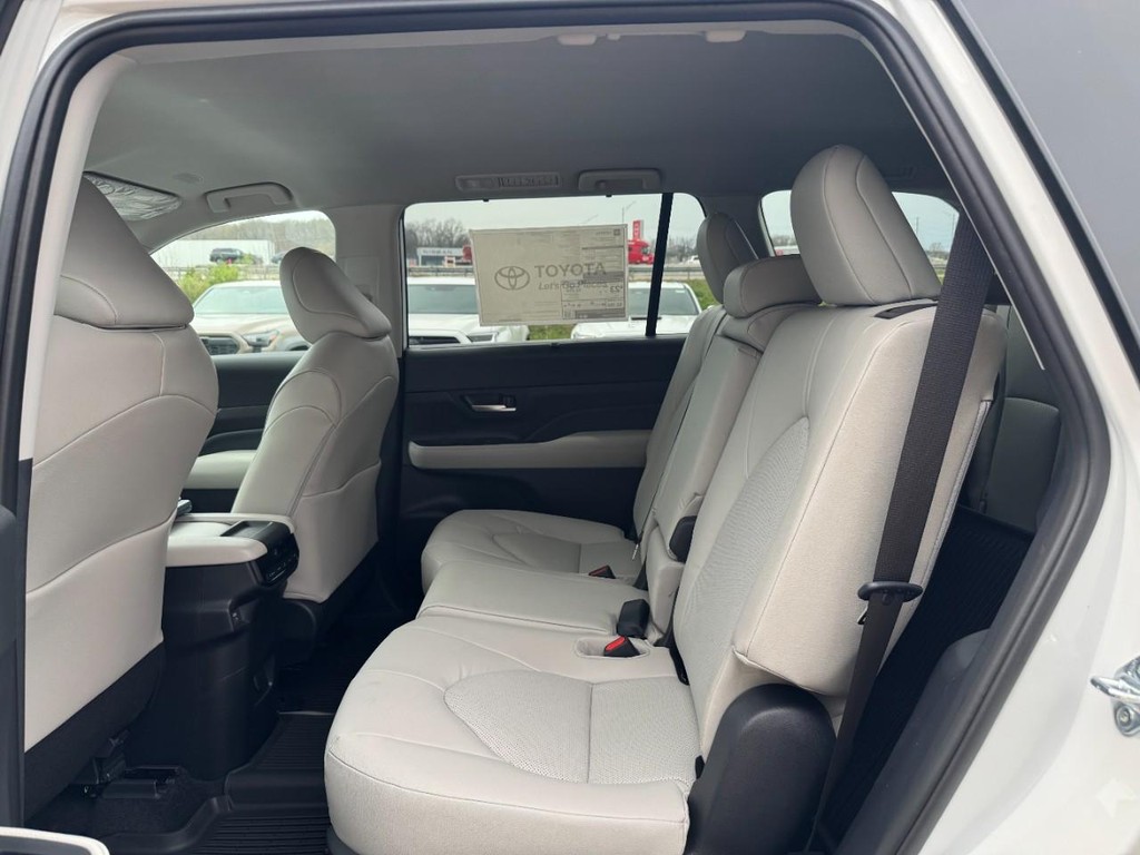 Toyota Grand Highlander Vehicle Image 6