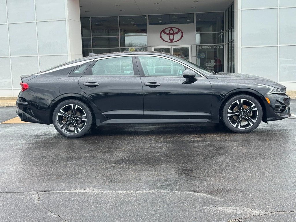 Kia K5 Vehicle Image 2