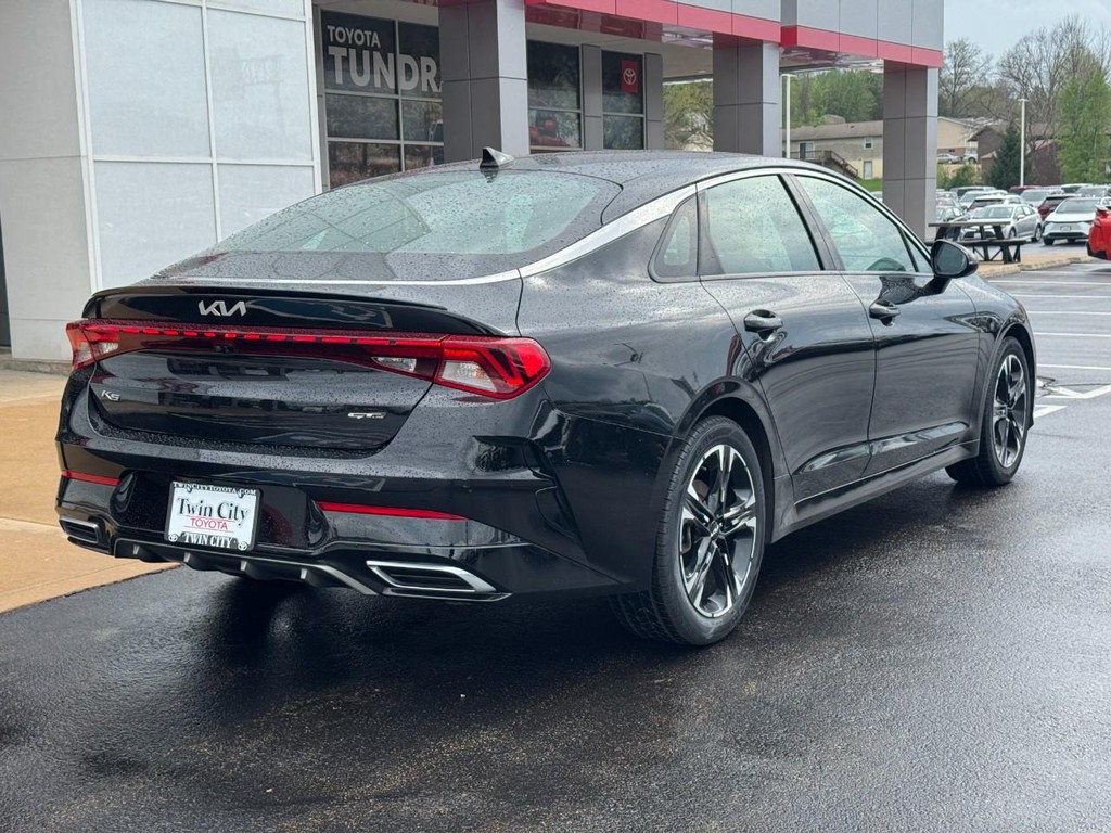 Kia K5 Vehicle Image 3